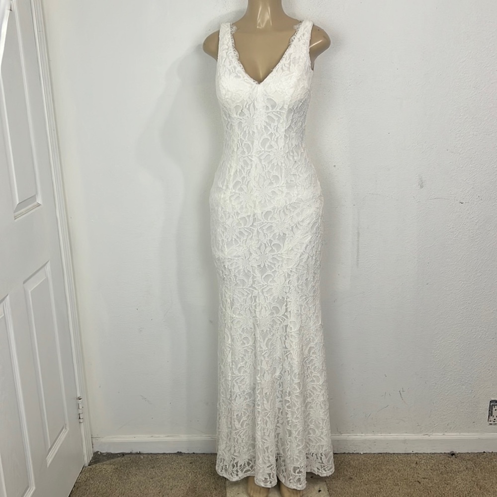 DB STUDIO all over lace v- neck sheath wedding dress - Picture 3 of 8